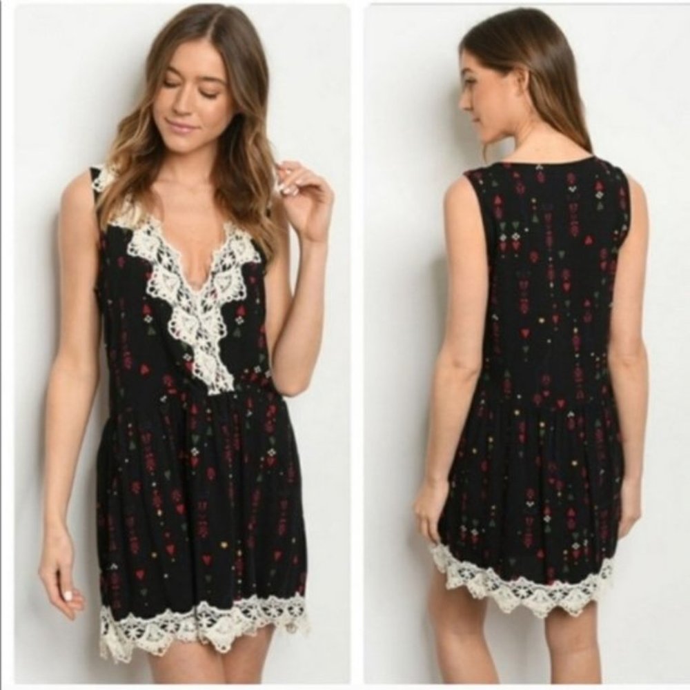 NWT SLEEVELESS BOHO DRESS WITH POCKETS SIZE MEDIUM